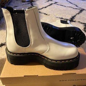 New Doc Martens white quad 2976 Chelsea boots size 7.